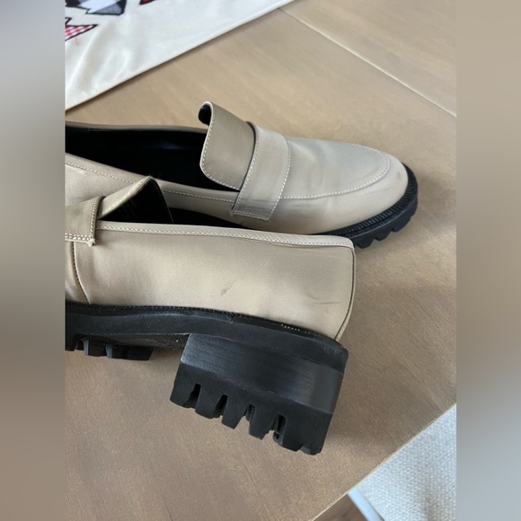 Aerosoles Beige and Black Loafers - Picture 5 of 9